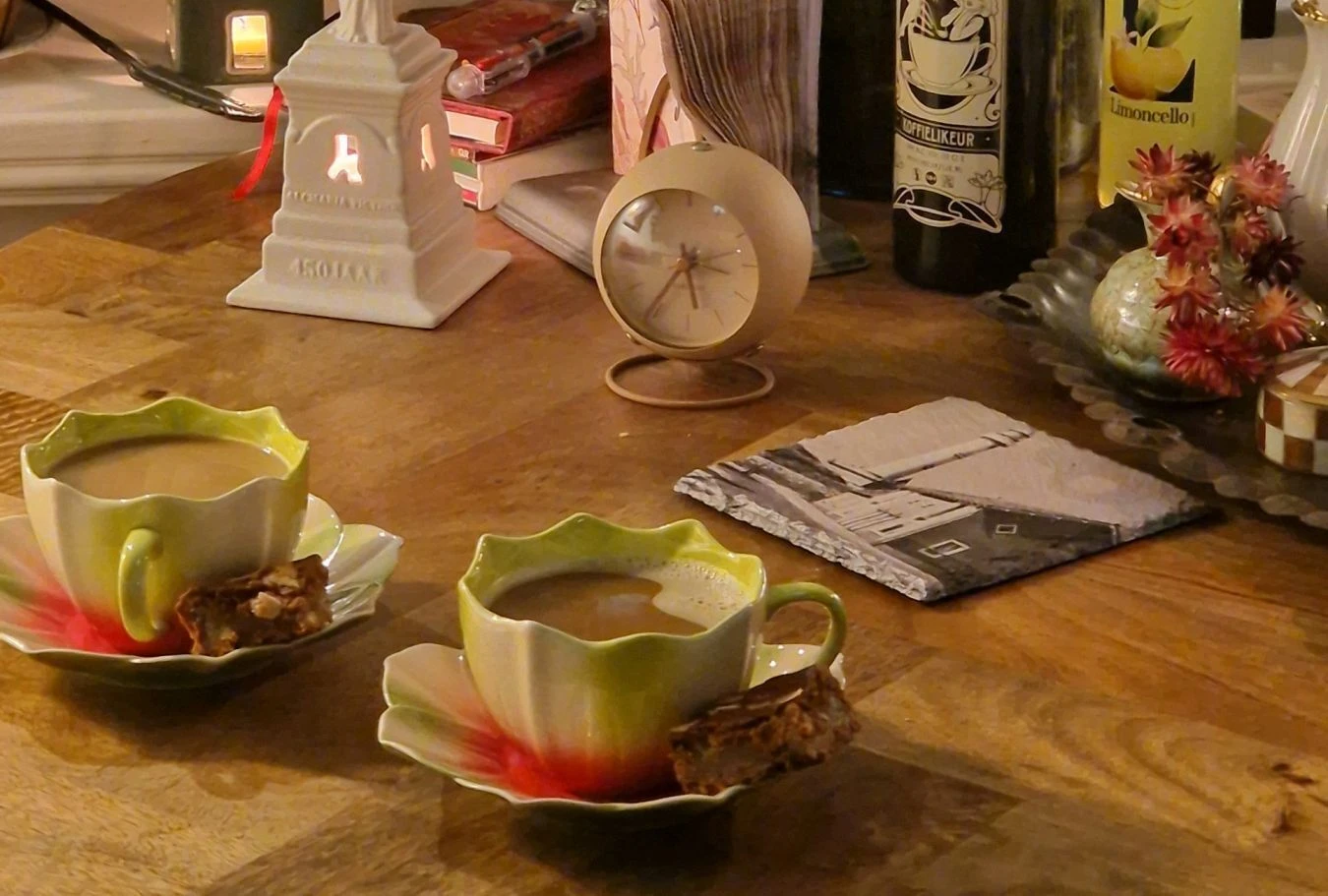 Dat zijn die mensen die altijd koffie drinken met gebak...